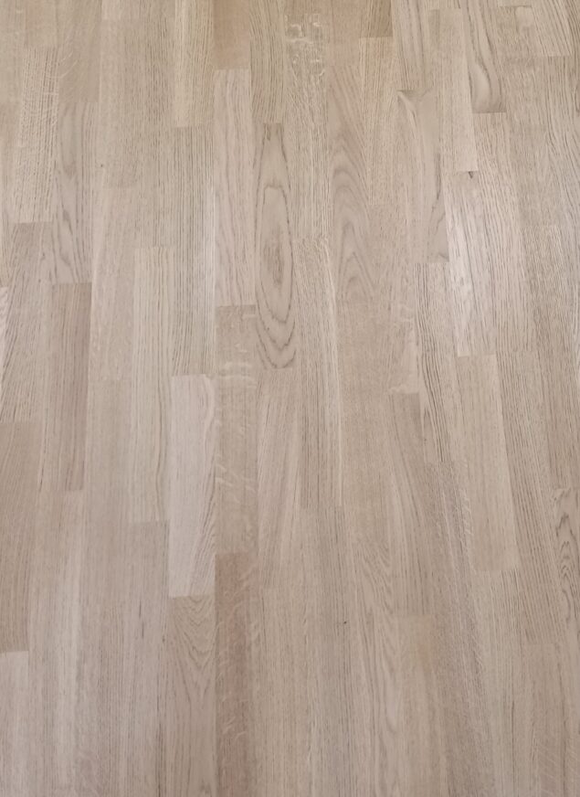 Oak Three Strip Engineered Lacquered 2G 182 x 14 mm