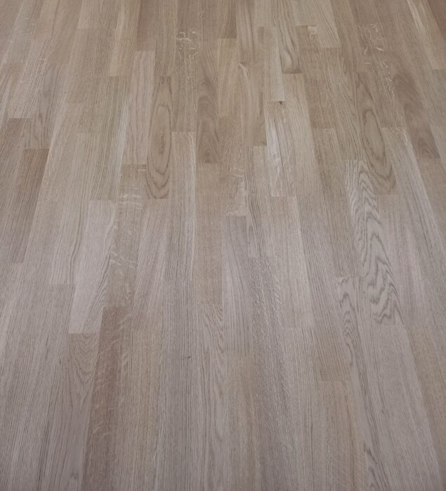 Oak Three Strip Engineered Lacquered 2G 182 x 14 mm